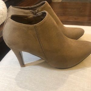 Faux suede beige booties